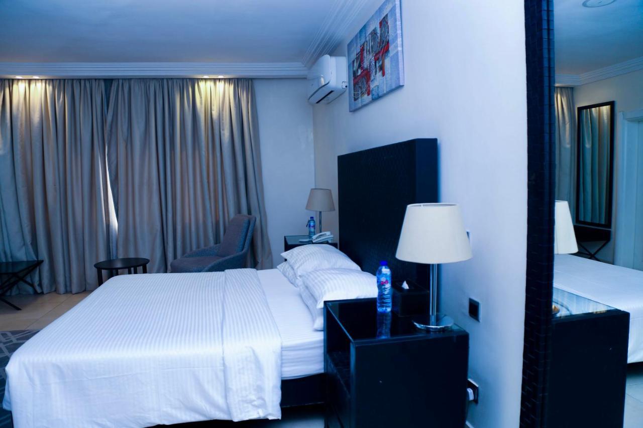 Summerset Continental Hotel Gana Mobushipe Екстер'єр фото