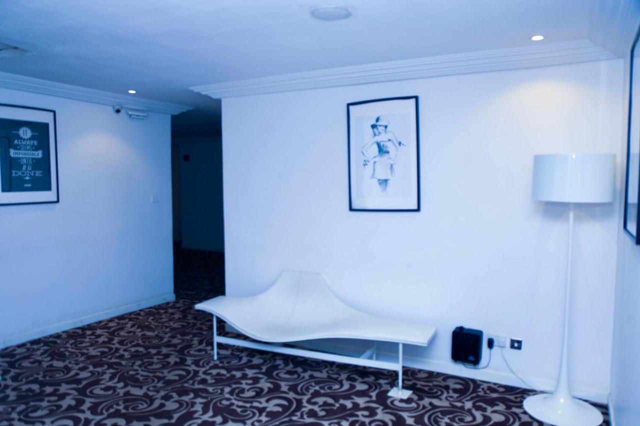Summerset Continental Hotel Gana Mobushipe Екстер'єр фото