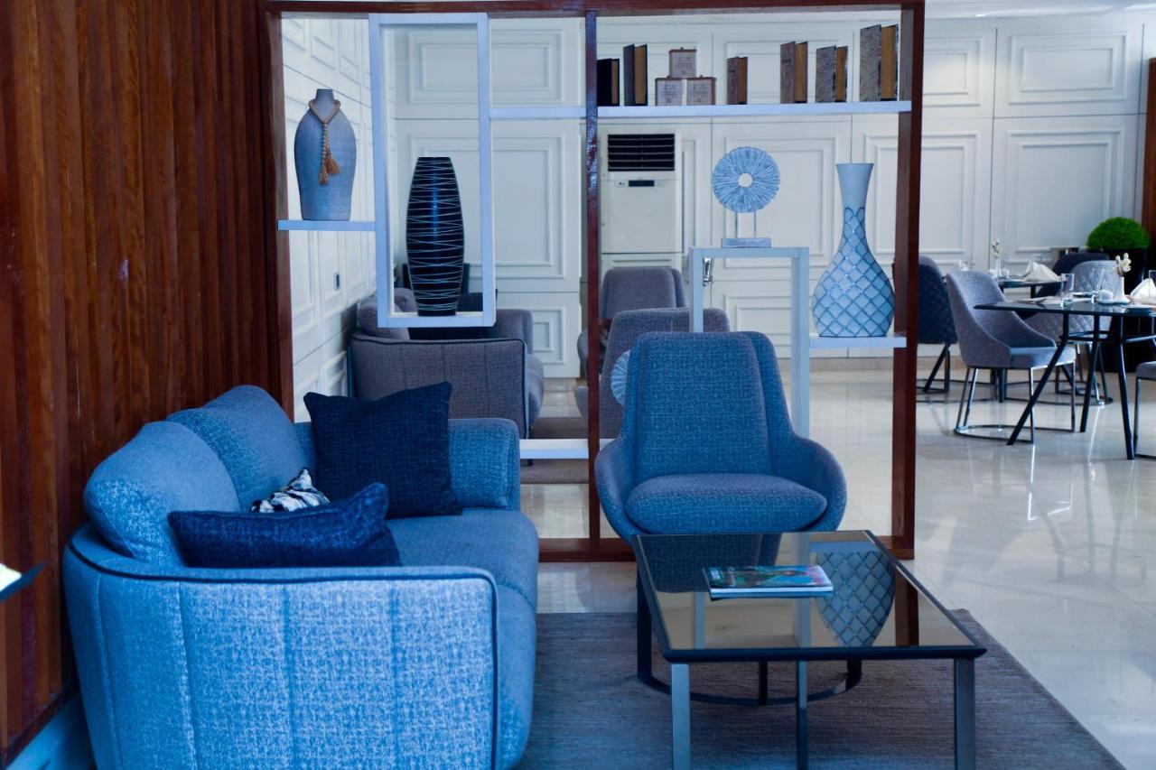 Summerset Continental Hotel Gana Mobushipe Екстер'єр фото