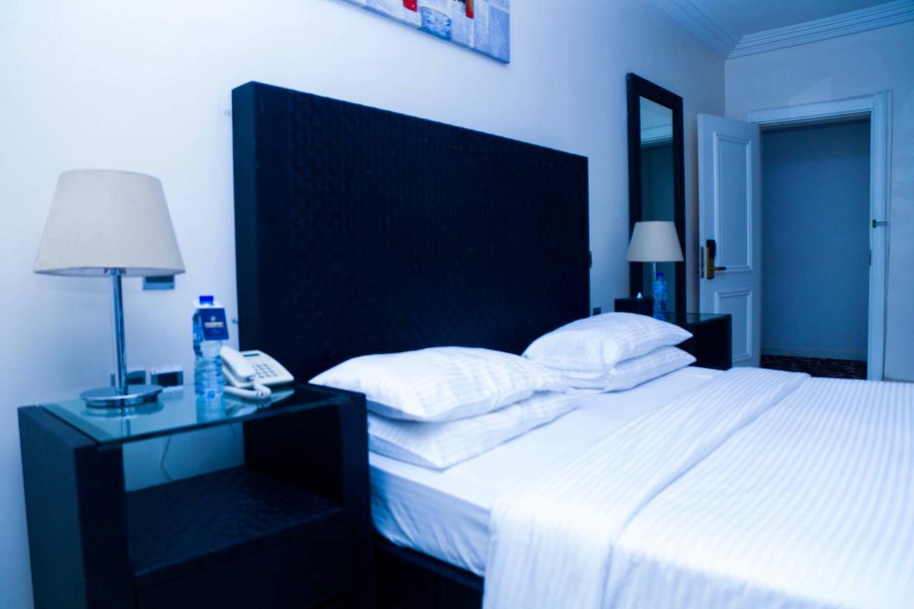 Summerset Continental Hotel Gana Mobushipe Екстер'єр фото