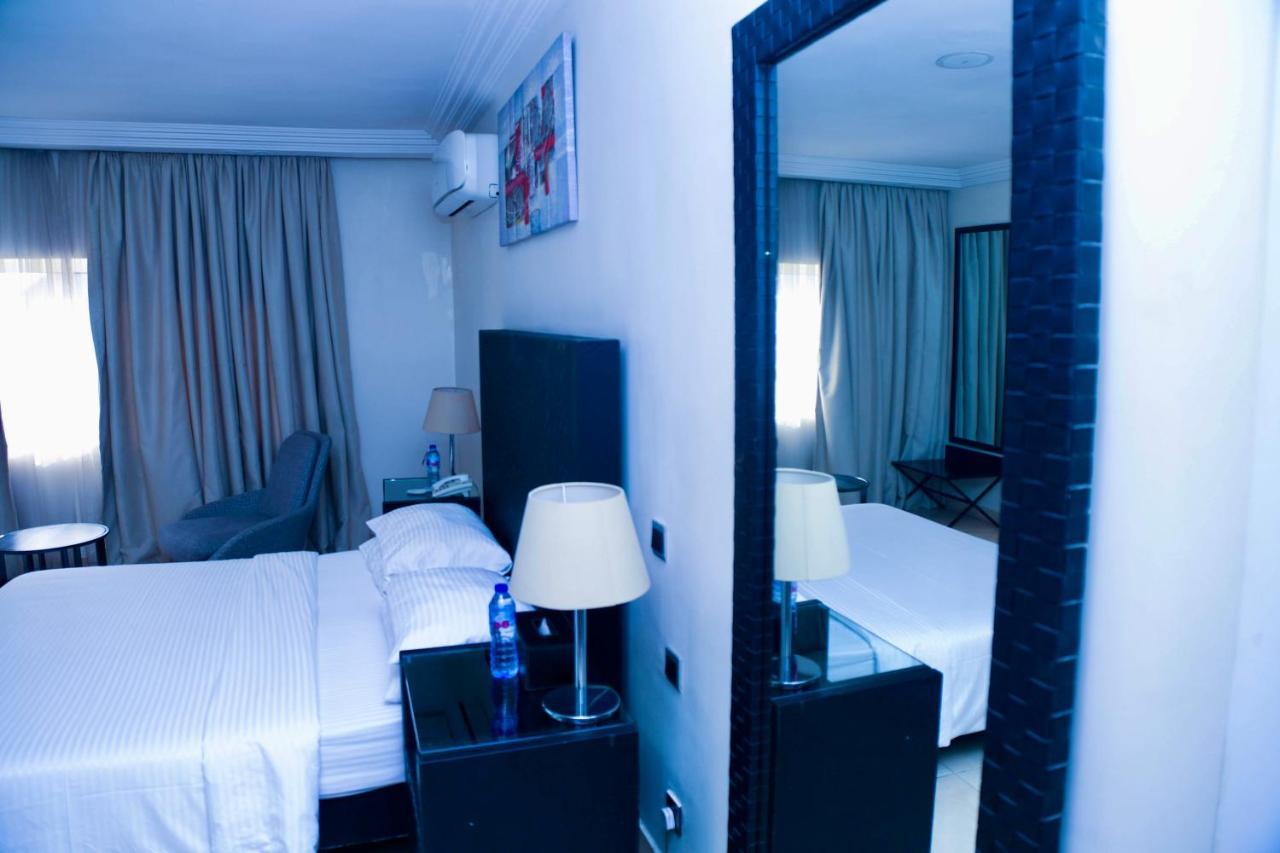 Summerset Continental Hotel Gana Mobushipe Екстер'єр фото