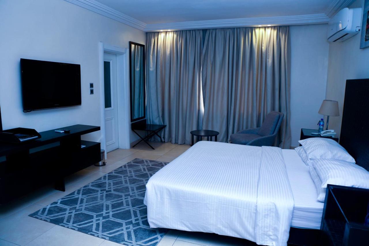 Summerset Continental Hotel Gana Mobushipe Екстер'єр фото