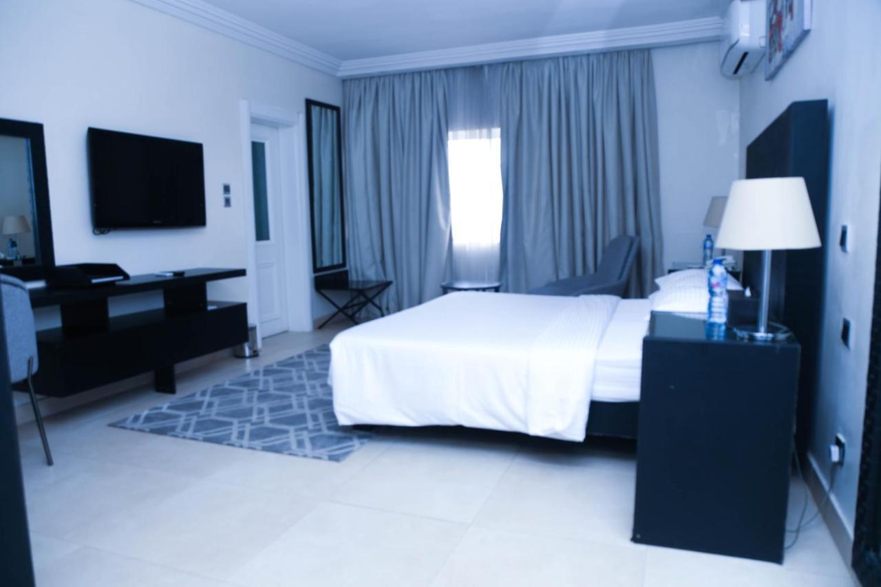 Summerset Continental Hotel Gana Mobushipe Екстер'єр фото