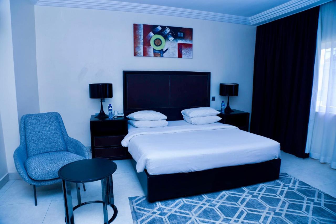 Summerset Continental Hotel Gana Mobushipe Екстер'єр фото