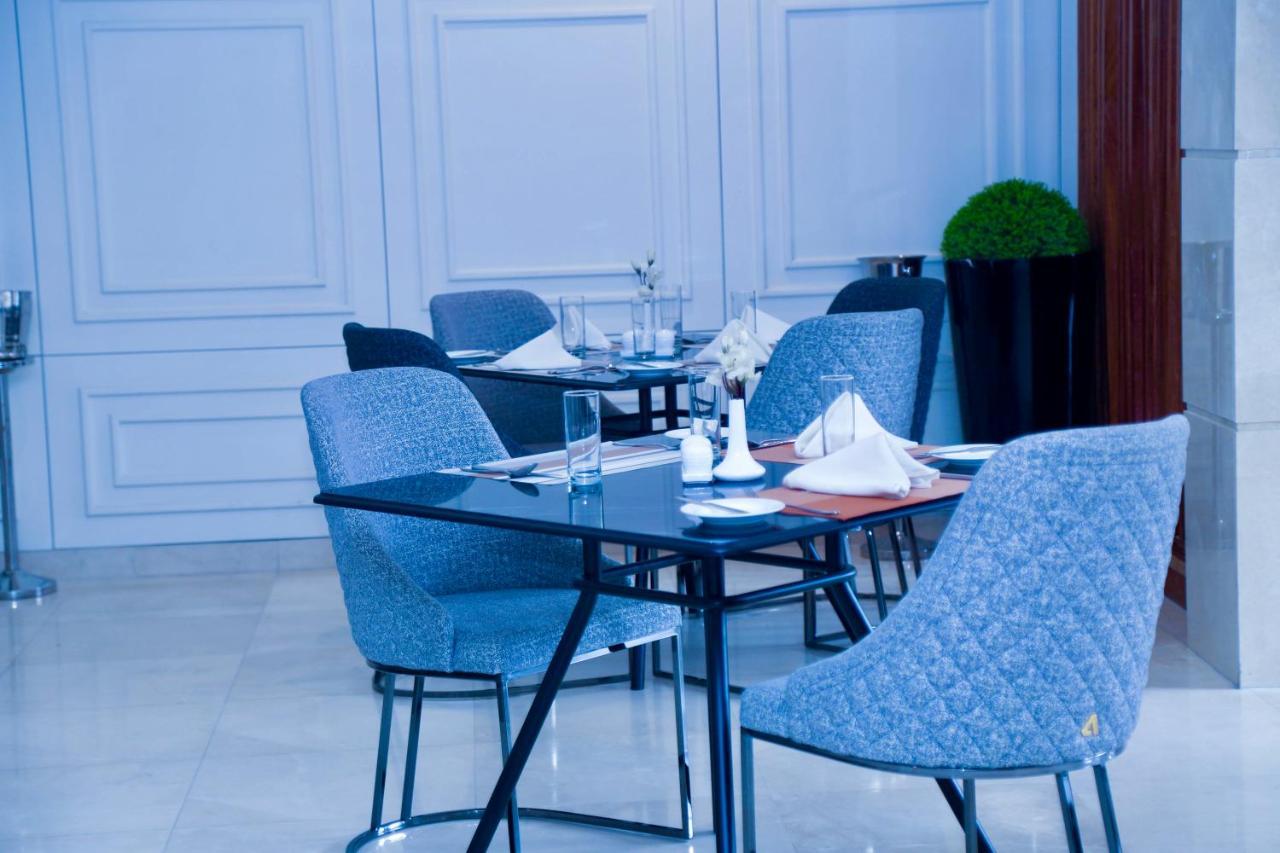 Summerset Continental Hotel Gana Mobushipe Екстер'єр фото